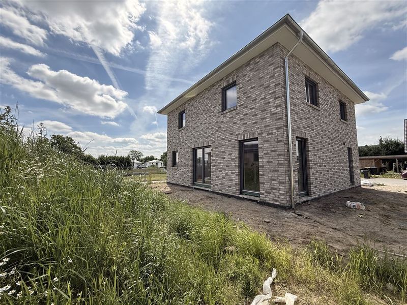 In 3 Monaten komplett fertig gestellt: Hochwertige Stadtvilla von Team Massivhaus mit A+